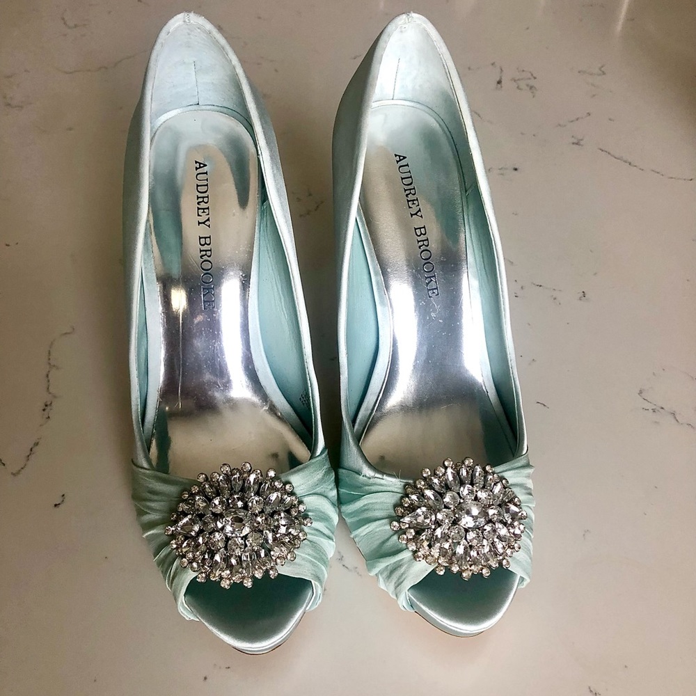 Blue satin heels with rhinestone embellishment - Picture 2 of 4